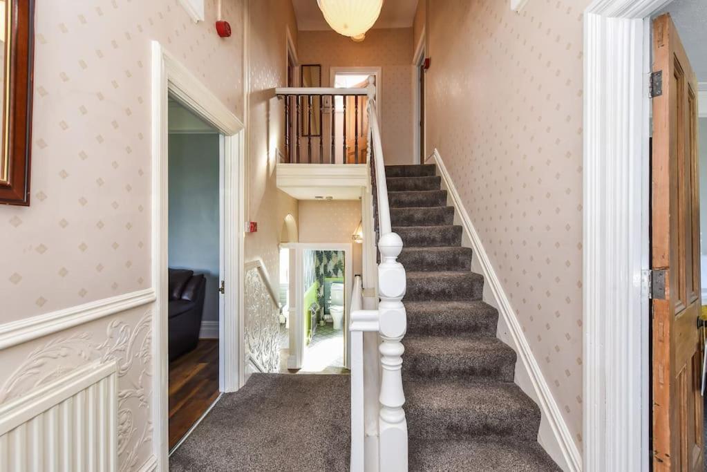 Traditional 3-Bed Property In Pontcanna With Parking カーディフ エクステリア 写真