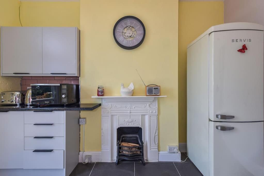 Traditional 3-Bed Property In Pontcanna With Parking カーディフ エクステリア 写真
