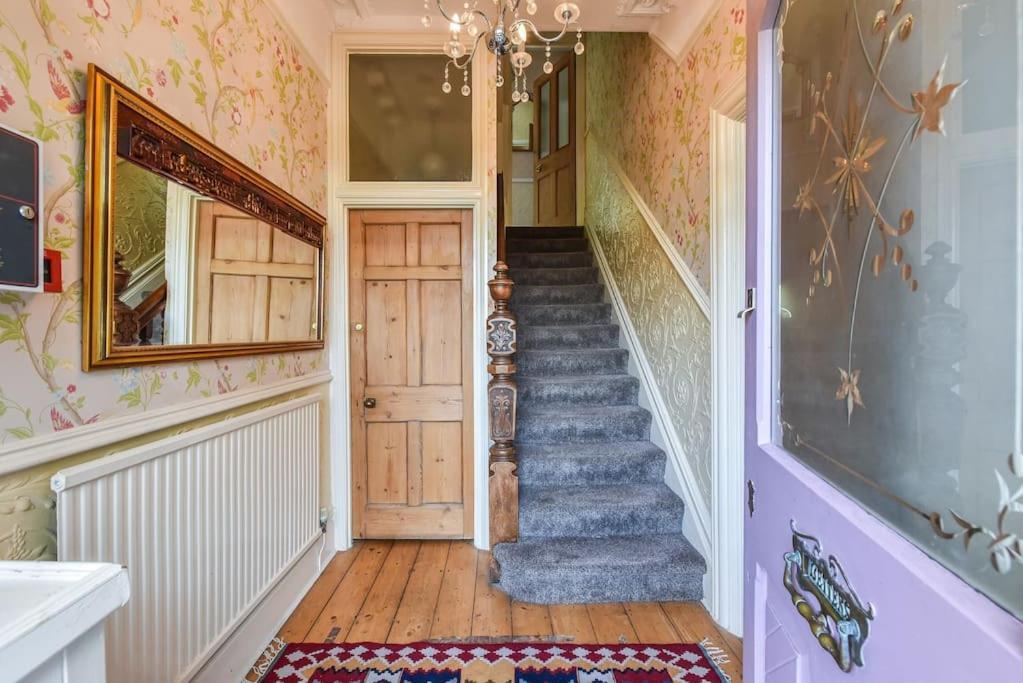 Traditional 3-Bed Property In Pontcanna With Parking カーディフ エクステリア 写真