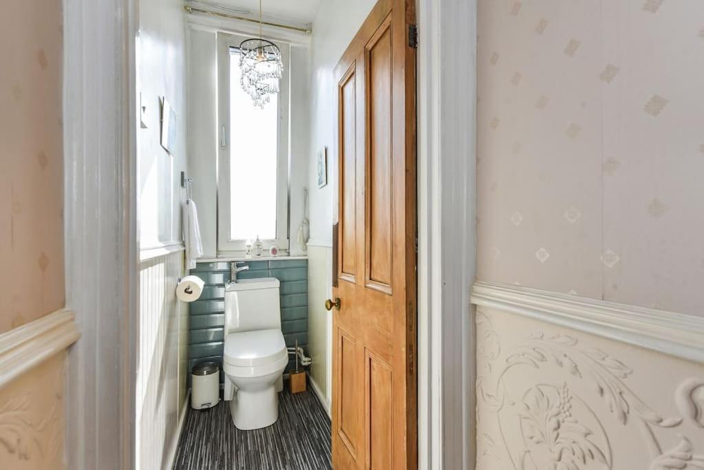 Traditional 3-Bed Property In Pontcanna With Parking カーディフ エクステリア 写真