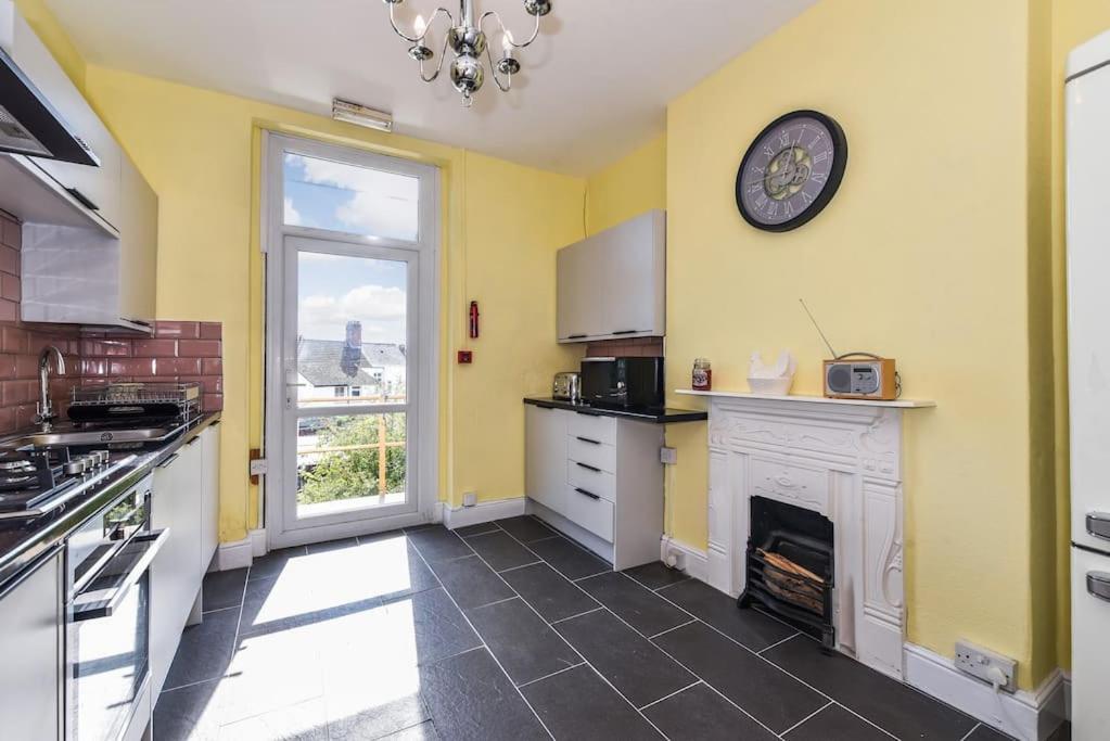 Traditional 3-Bed Property In Pontcanna With Parking カーディフ エクステリア 写真