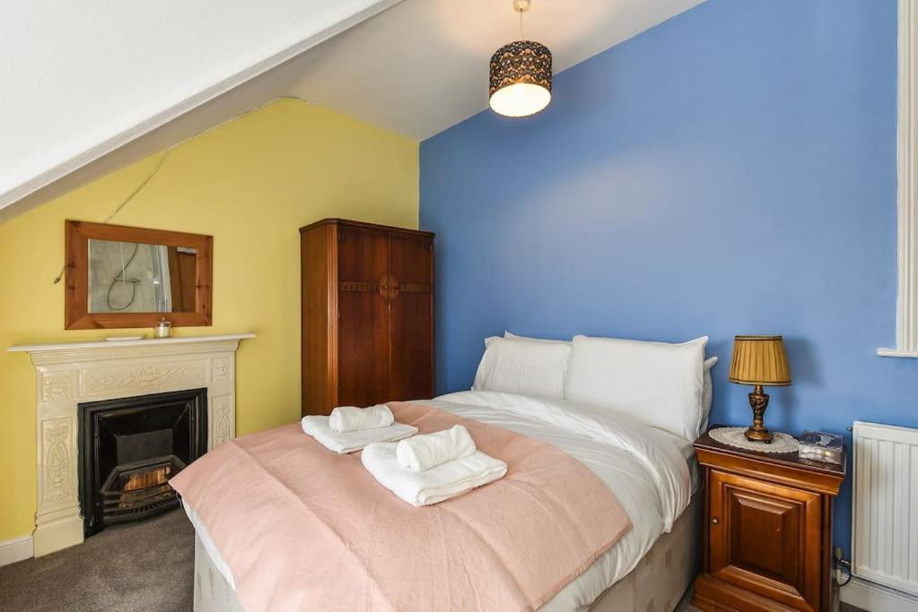 Traditional 3-Bed Property In Pontcanna With Parking カーディフ エクステリア 写真