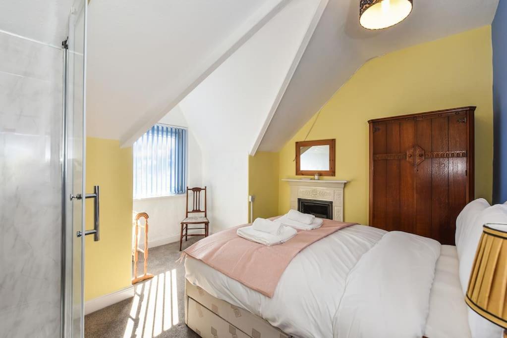Traditional 3-Bed Property In Pontcanna With Parking カーディフ エクステリア 写真
