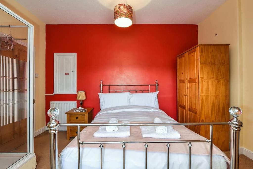 Traditional 3-Bed Property In Pontcanna With Parking カーディフ エクステリア 写真