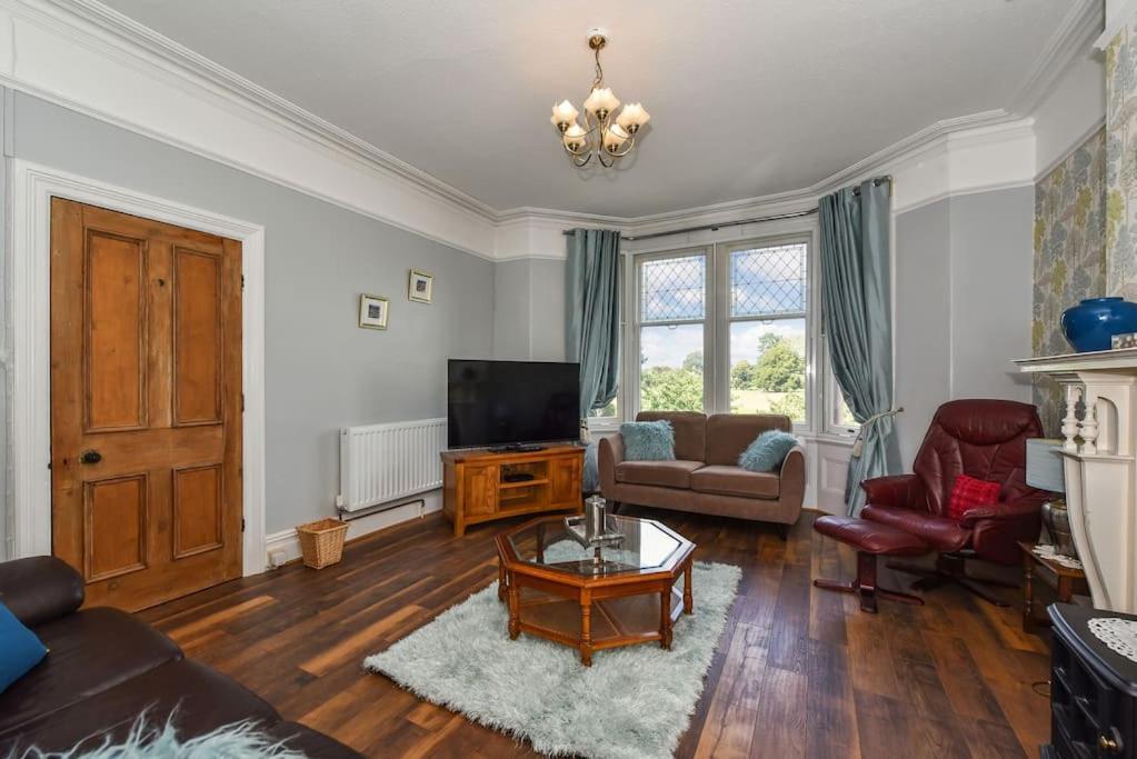 Traditional 3-Bed Property In Pontcanna With Parking カーディフ エクステリア 写真